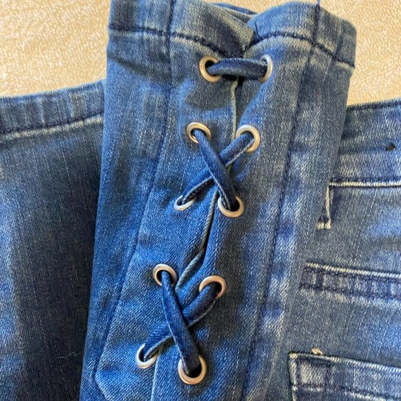 Le Chateau Ankle Length Jeans (26" waist) - Picture 2 of 5